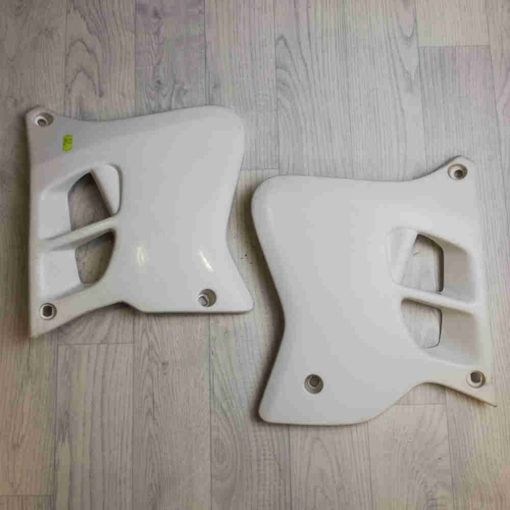 UFO 2856 Tankspoiler Kühlerabdeckung Yamaha YZ 125/250 93-95 gebraucht